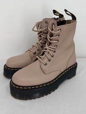 Dr Martens Jadon III Platform Boots Beige Leather Size 7 Women